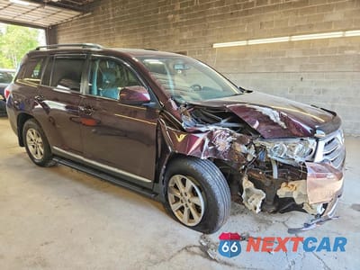 Czwarte zdjęcie samochodu z boku: 2013 TOYOTA HIGHLANDER SE VIN:5TDBK3EH7DS248249 - miniatura
