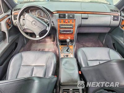 Zdjęcie 8 z 12 samochodu: 1998 MERCEDES-BENZ E 320 VIN:WDBJF65F5WA674682 - miniatura