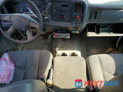Zdjęcie 8 z 12 samochodu: 2004 GMC NEW SIERRA C3500 VIN:1GDJC34U24E285170 - miniatura