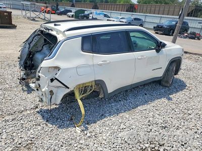 Trzecie zdjęcie samochodu z tyłu: 2020 JEEP COMPASS LATITUDE VIN:3C4NJDBB9LT129676 - miniatura