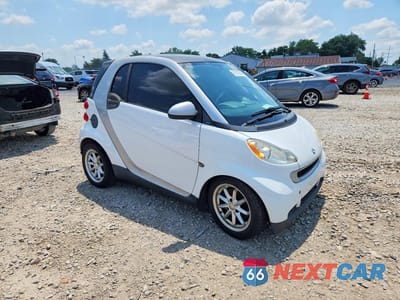 Czwarte zdjęcie samochodu z boku: 2010 SMART FORTWO PURE VIN:WMEEJ3BA4AK358154 - miniatura