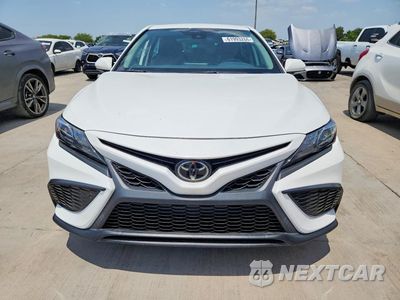 Piąte zdjęcie samochodu w środku: 2024 TOYOTA CAMRY SE VIN:4T1G11AK2RU232859 - miniatura