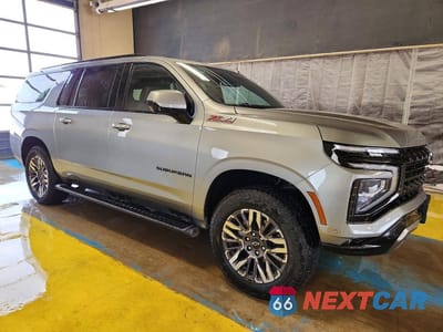 Czwarte zdjęcie samochodu z boku: 2025 CHEVROLET SUBURBAN K1500 Z71 VIN:1GNS6DRD3SR349079 - miniatura