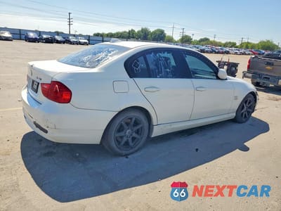 Trzecie zdjęcie samochodu z tyłu: 2010 BMW 328 XI SULEV VIN:WBAPK5C57AA648277 - miniatura