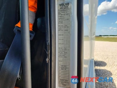 Zdjęcie 13 z 14 samochodu: 2012 VOLVO VNL SEMI TRUCK VIN:4V4NC9EH3CN542818 - miniatura