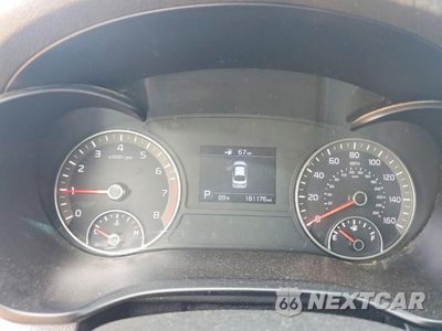 Zdjęcie 9 z 12 samochodu: 2019 KIA OPTIMA VIN:5XXGT4L36KG279703 - miniatura