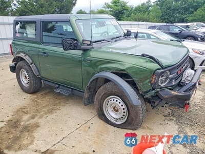 Czwarte zdjęcie samochodu z boku: 2023 FORD BRONCO BASE VIN:1FMDE5AH4PLB24300 - miniatura
