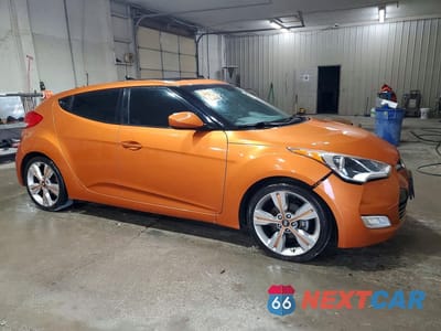 Czwarte zdjęcie samochodu z boku: 2016 HYUNDAI VELOSTER BASE VIN:KMHTC6AD2GU301683 - miniatura