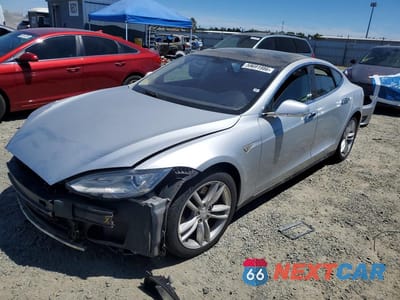 2013 TESLA MODEL S 5YJSA1CN5DFP07170 - główne zdjęcie licytacji z USA - miniatura