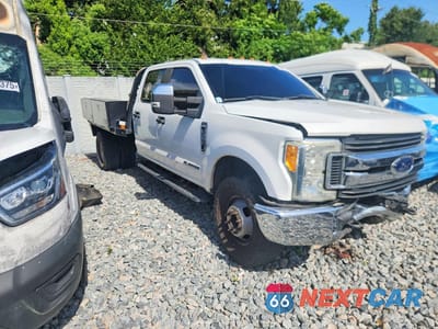 Czwarte zdjęcie samochodu z boku: 2017 FORD F350 SUPER DUTY VIN:1FD8W3HT9HED03788 - miniatura