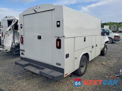 Trzecie zdjęcie samochodu z tyłu: 2025 FORD ECONOLINE E350 SUPER DUTY CUTAWAY VAN VIN:1FDWE3FNXSDD36701 - miniatura