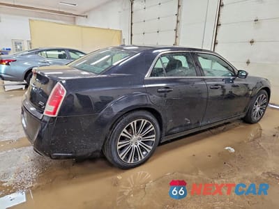Trzecie zdjęcie samochodu z tyłu: 2014 CHRYSLER 300 S VIN:2C3CCABG4EH119813 - miniatura
