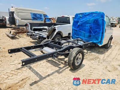 Trzecie zdjęcie samochodu z tyłu: 2025 CHEVROLET EXPRESS 3500 VIN:1HA0GRF78SN005792 - miniatura