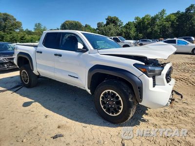 Czwarte zdjęcie samochodu z boku: 2024 TOYOTA TACOMA TRD OFF-ROAD VIN:3TMLB5JN8RM054980 - miniatura