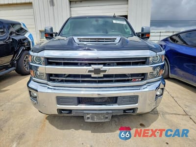 Piąte zdjęcie samochodu w środku: 2018 CHEVROLET SILVERADO K2500 HEAVY DUTY LTZ VIN:1GC1KWEY0JF171538 - miniatura