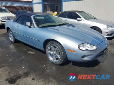 Czwarte zdjęcie samochodu z boku: 1997 JAGUAR XK8 VIN:SAJGX2748VC015741 - miniatura