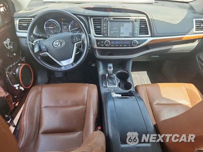 Zdjęcie 8 z 12 samochodu: 2017 TOYOTA HIGHLANDER HYBRID LIMITED VIN:5TDDGRFH3HS028351 - miniatura