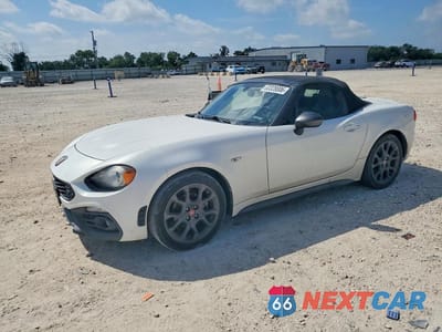 2017 FIAT 124 SPIDER CLASSICA JC1NFAEK8H0122912 - główne zdjęcie licytacji z USA - miniatura