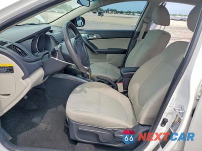 Zdjęcie 7 z 12 samochodu: 2013 KIA FORTE EX VIN:KNAFU4A26D5652312 - miniatura