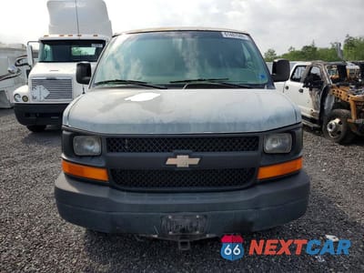 Piąte zdjęcie samochodu w środku: 2004 CHEVROLET EXPRESS 3500 DELIVERY VAN VIN:1GCHG35U641126889 - miniatura