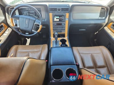 Zdjęcie 8 z 13 samochodu: 2013 LINCOLN NAVIGATOR VIN:5LMJJ2J56DEL01767 - miniatura