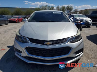 Piąte zdjęcie samochodu w środku: 2018 CHEVROLET CRUZE LT VIN:1G1BE5SM8J7184547 - miniatura