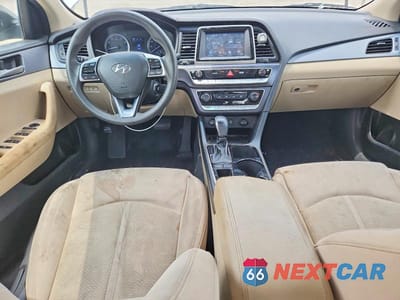 Zdjęcie 8 z 12 samochodu: 2019 HYUNDAI SONATA SE VIN:5NPE24AF7KH814355 - miniatura