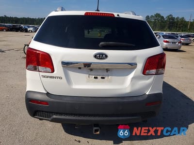 Zdjęcie 6 z 12 samochodu: 2013 KIA SORENTO LX VIN:5XYKT4A61DG409943 - miniatura