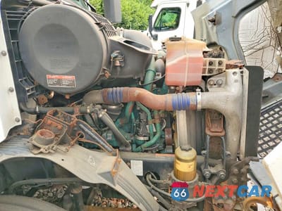 Zdjęcie 10 z 13 samochodu: 2013 VOLVO VNM SEMI TRUCK VIN:4V4M19EG5DN565821 - miniatura