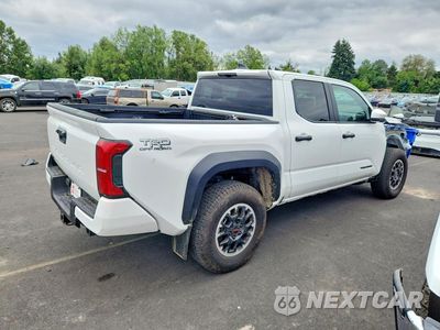 Trzecie zdjęcie samochodu z tyłu: 2024 TOYOTA TACOMA TRD OFF-ROAD VIN:3TMLB5JN1RM006575 - miniatura
