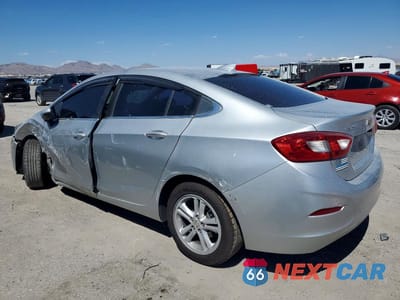 Drugie zdjęcie samochodu z przodu: 2018 CHEVROLET CRUZE LT VIN:1G1BE5SM8J7184547 - miniatura