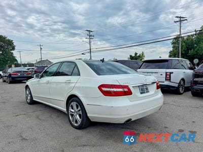 Trzecie zdjęcie samochodu z tyłu: 2011 MERCEDES-BENZ E 350 4MATIC VIN:WDDHF8HB7BA349889 - miniatura