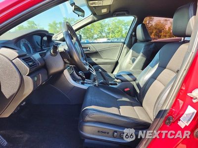 Zdjęcie 7 z 13 samochodu: 2017 HONDA ACCORD SPORT VIN:1HGCR2F59HA272720 - miniatura