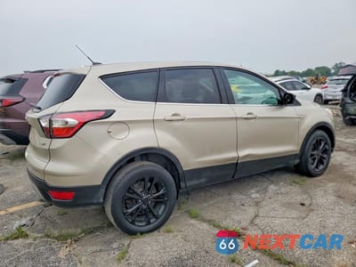 Trzecie zdjęcie samochodu z tyłu: 2017 FORD ESCAPE SE VIN:1FMCU0GD9HUA99637 - miniatura