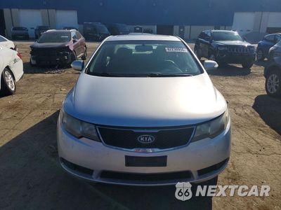 Piąte zdjęcie samochodu w środku: 2010 KIA FORTE EX VIN:KNAFU4A21A5259314 - miniatura