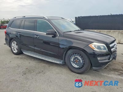 Czwarte zdjęcie samochodu z boku: 2015 MERCEDES-BENZ GL 450 4MATIC VIN:4JGDF6EE3FA495400 - miniatura