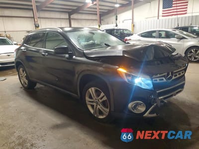 Czwarte zdjęcie samochodu z boku: 2019 MERCEDES-BENZ GLA 250 4MATIC VIN:WDCTG4GB8KU017366 - miniatura