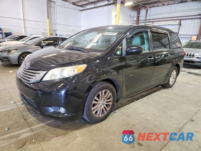 2017 TOYOTA SIENNA XLE 8-PASSENGER 5TDYZ3DC4HS796601 - główne zdjęcie licytacji z USA - miniatura