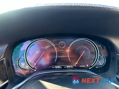 Piąte zdjęcie samochodu w środku: 2016 BMW 750 XI VIN:WBA7F2C52GG418042 - miniatura