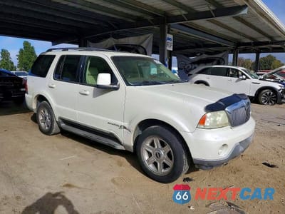 Czwarte zdjęcie samochodu z boku: 2004 LINCOLN AVIATOR VIN:5LMEU88HX4ZJ01060 - miniatura
