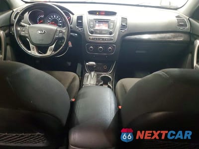 Zdjęcie 8 z 13 samochodu: 2014 KIA SORENTO LX VIN:5XYKTDA61EG500051 - miniatura