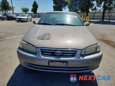 Piąte zdjęcie samochodu w środku: 2000 TOYOTA CAMRY CE VIN:4T1BG22K5YU001191 - miniatura