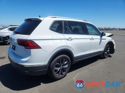 Trzecie zdjęcie samochodu z tyłu: 2022 VOLKSWAGEN TIGUAN SE VIN:3VV3B7AX9NM082845 - miniatura