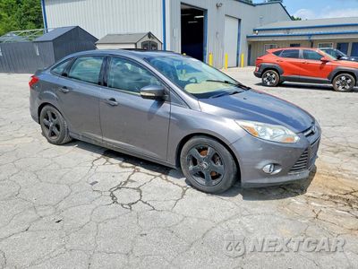 Czwarte zdjęcie samochodu z boku: 2014 FORD FOCUS SE VIN:1FADP3F2XEL425809 - miniatura