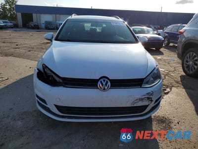 Piąte zdjęcie samochodu w środku: 2017 VOLKSWAGEN GOLF SPORTWAGEN S VIN:3VWC17AU0HM536800 - miniatura