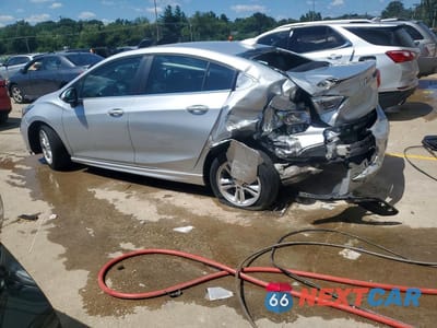 Drugie zdjęcie samochodu z przodu: 2018 CHEVROLET CRUZE LT VIN:1G1BE5SM5J7237219 - miniatura