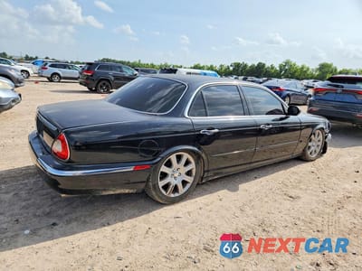 Trzecie zdjęcie samochodu z tyłu: 2004 JAGUAR XJ8 L VIN:SAJWA71C34SG22843 - miniatura