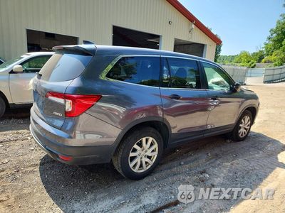 Trzecie zdjęcie samochodu z tyłu: 2019 HONDA PILOT LX VIN:5FNYF6H17KB014516 - miniatura