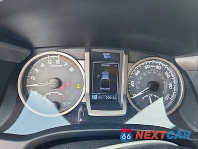 Zdjęcie 9 z 13 samochodu: 2018 TOYOTA TACOMA SR5 V6 VIN:3TMAZ5CN9JM075552 - miniatura