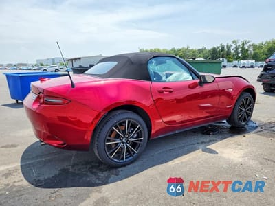 Trzecie zdjęcie samochodu z tyłu: 2026 MAZDA MX-5 MIATA GRAND TOURING VIN:JM1NDAD70T0706560 - miniatura